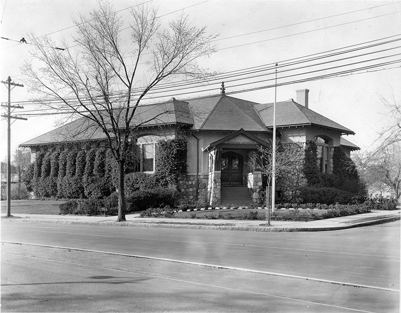 Exterior of Cary Memorial Library in 1923